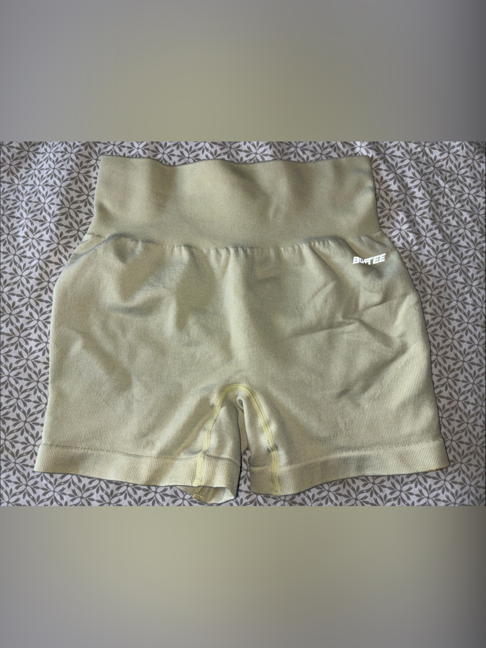 Bo + Tee light yellow seamless shorts